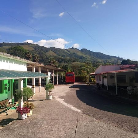 ホテル Servituristicos La Esmeralda Santa María エクステリア 写真